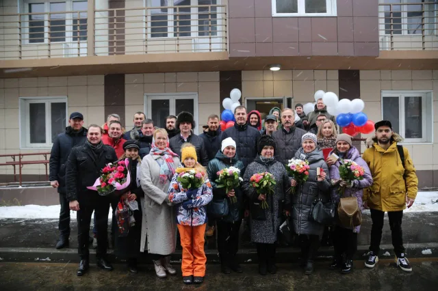 В Люберцах вручили ключи дольщикам долгостроев