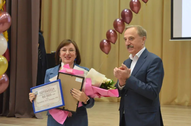 Партийцы поздравили коллектив гимназии Люберец с юбилеем