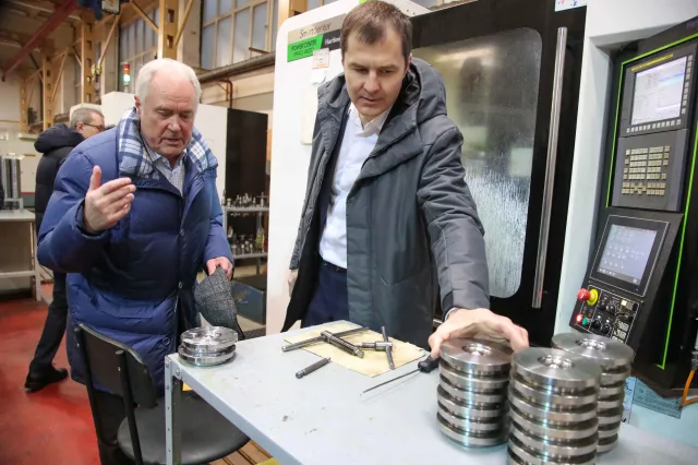 Владимир Волков посетил предприятие по производству весоизмерительной техники