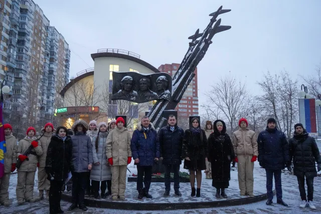 В Люберцах возложили цветы в память о Героях Отчества