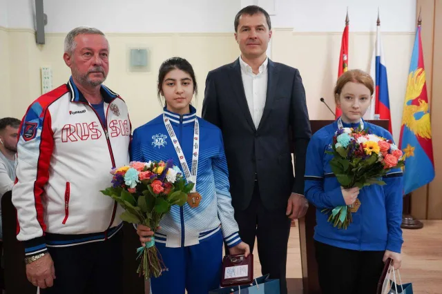 Владимир Волков поздравил фехтовальщиц Люберец с победой на первенстве России