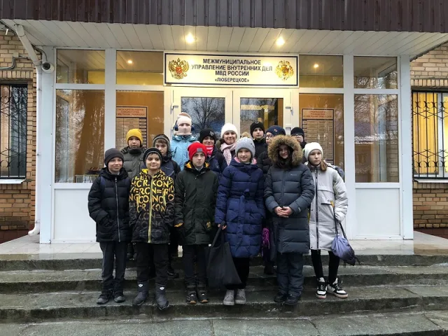 Школьникам Люберец во время экскурсии рассказали о работе в полиции