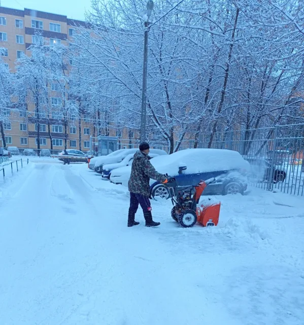 Жителей Люберец просят убирать из двора припаркованные машины для проведения уборки снега