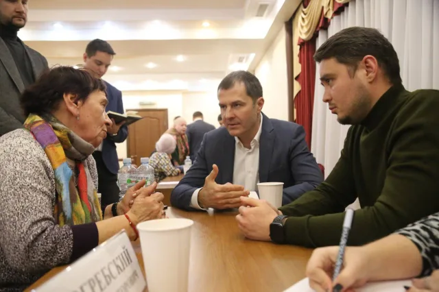 Сотрудники администрации Люберец ответили на вопросы жителей во время выездной встречи