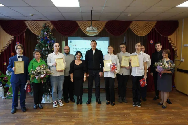 Владимир Волков вручил школьникам Люберец дипломы лауреатов стипендии губернатора