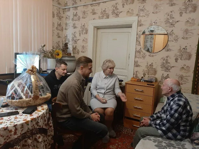 Партийцы поздравили более 40 ветеранов с новогодними праздниками в Люберцах