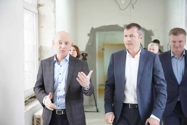 Владимир Волков проверил текущий ремонт в поликлинике Люберец