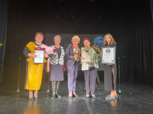 Председатель Комиссии по науке, образованию и трудовым отношениям Яшнова Лариса Ивановна приняла участие в праздновании 65 лет Красковской школе № 55