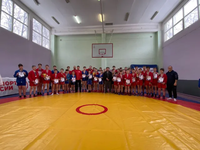 В турнире по самбо в Люберцах приняли участие 90 спортсменов