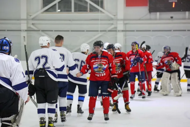 Команда Люберец одержала победу в матче Ночной хоккейной лиги