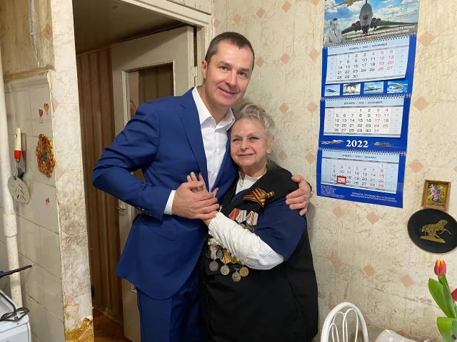Владимир Волков поздравил с праздником жительницу блокадного Ленинграда из Люберец