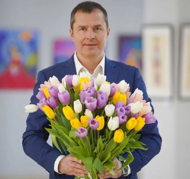 Владимир Волков поздравил женщин с 8 Марта