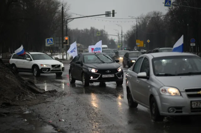 Молодогвардейцы Люберец приняли участие в автопробеге в честь присоединения Крыма