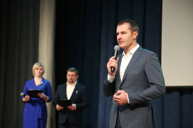 Владимир Волков вручил награды лучшим учителям Люберец в рамках Года педагога