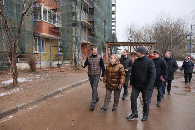 Владимир Волков во время объезда Люберец проверил капремонт дома и состояние подвала МКД