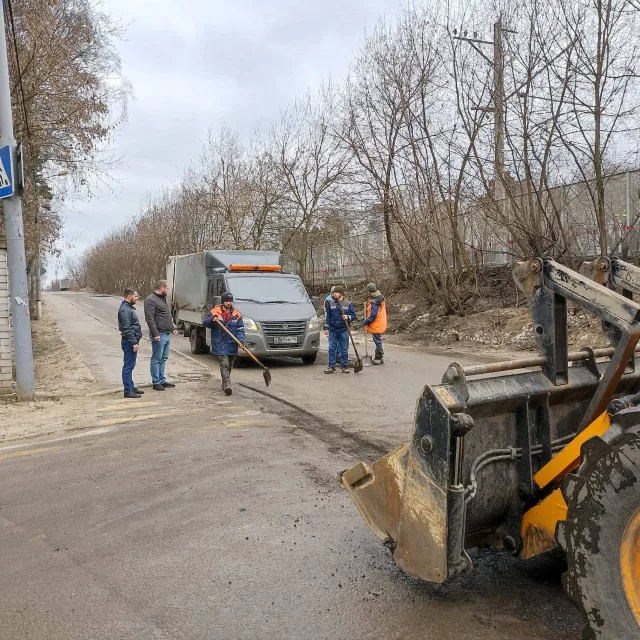 Депутаты проинспектировали ямочный ремонт дороги в поселках Люберец