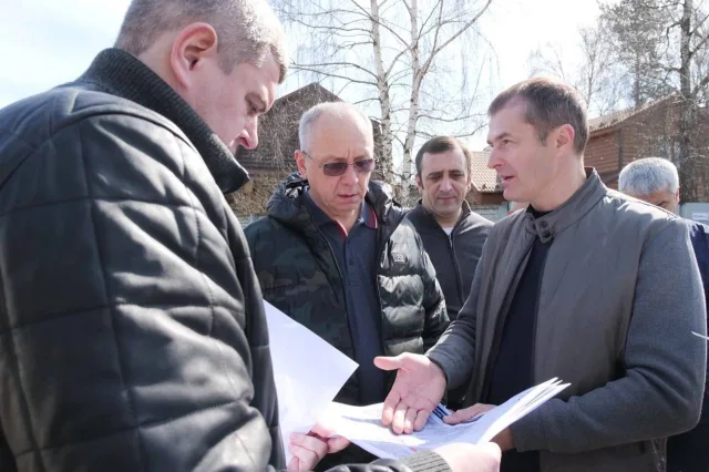 Владимир Волков проверил ход благоустройства территорий, примыкающих к станциям МЦД-3