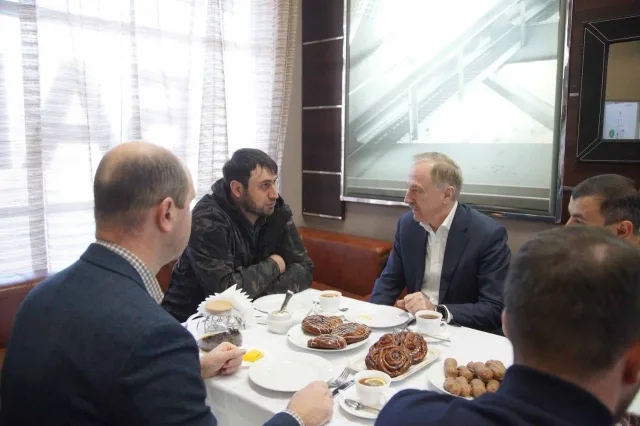 Владимир Ружицкий с депутатами встретился с бойцом СВО из Люберец