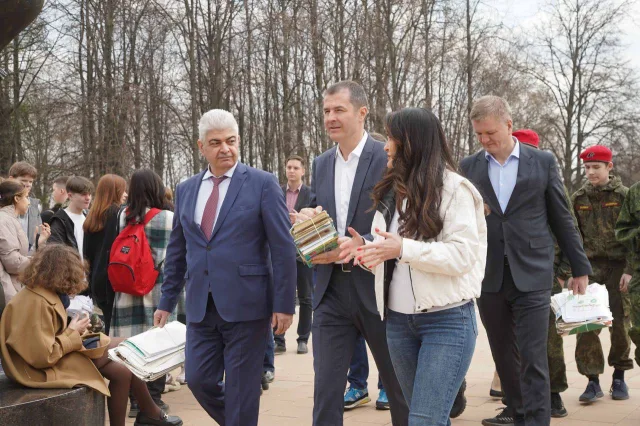 Владимир Волков принял участие в экомарафоне по сбору макулатуры в Люберцах