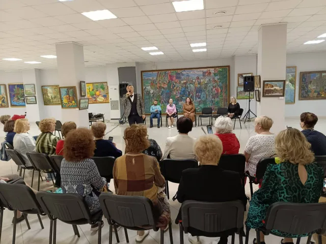 Для участниц конкурса «Люберецкая супербабушка-2023» организовали экскурсию в музее