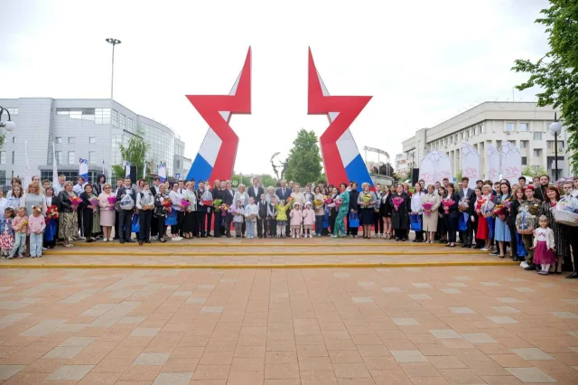 Владимир Волков вручил победителям и призерам школьных олимпиад Люберец грамоты и подарки