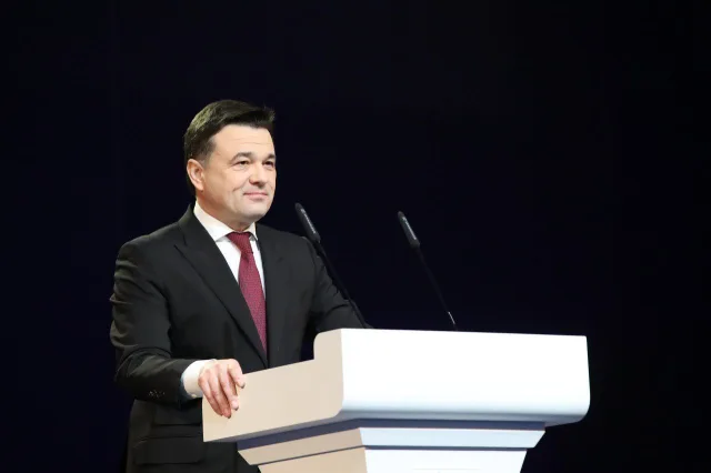 В эти минуты Андрей Воробьев выступает с Обращением к жителям региона