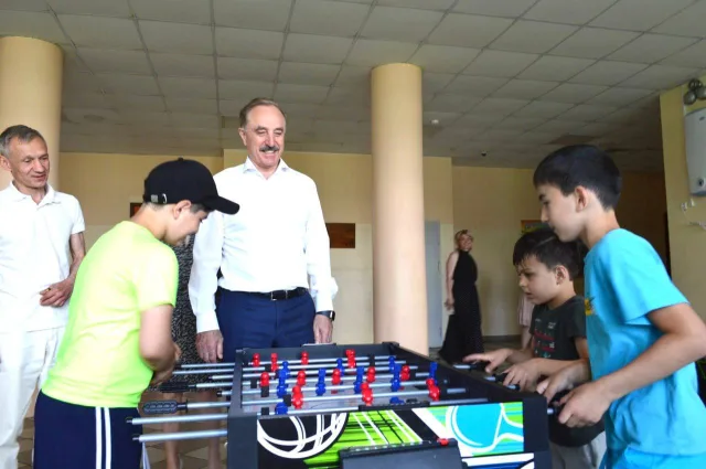 Владимир Ружицкий проверил работу летнего лагеря в школе Люберец