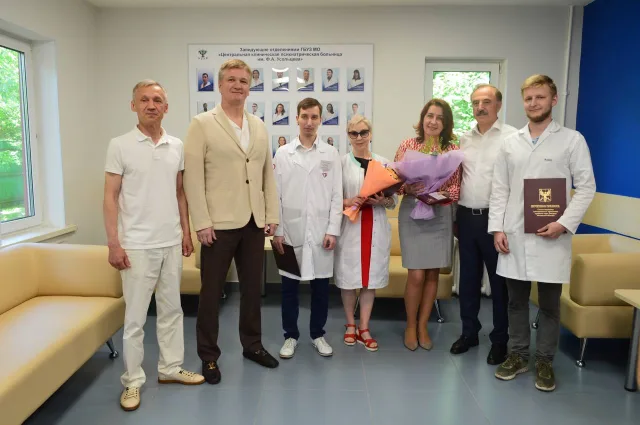 Владимир Ружицкий вручил медикам ПНД Люберец грамоты в честь профессионального праздника