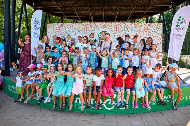 В Люберцах в фестивале близнецов приняли участие более 50 пар двойняшек