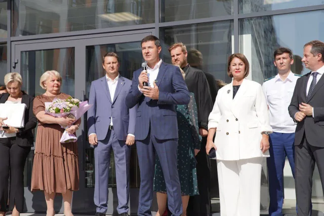 Владимир Волков принял участие в открытии новой	школы на 825 мест в Люберцах