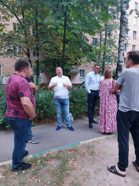 По наказам жителей Люберец установят скамейки, проведут опиловку деревьев