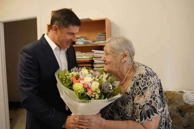 Владимир Волков поздравил с юбилеем рекордсменку мира по вертолётному спорту из Люберец