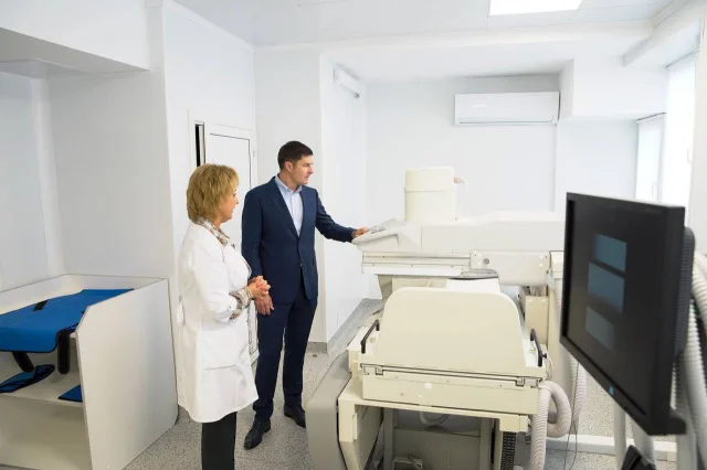 Владимир Волков осмотрел работу отремонтированного рентген-кабинета в МОЦОМД Люберец