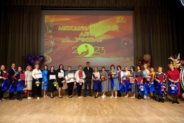 Владимир Волков накануне Дня учителя поздравил педагогов Люберец с праздником