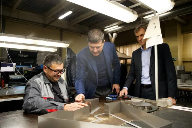 Владимир Волков ознакомился с производством наружной рекламы на предприятии Люберец