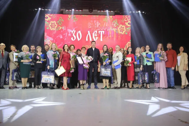 Владимир Волков поздравил с 30-летием хореографическую школу Люберец