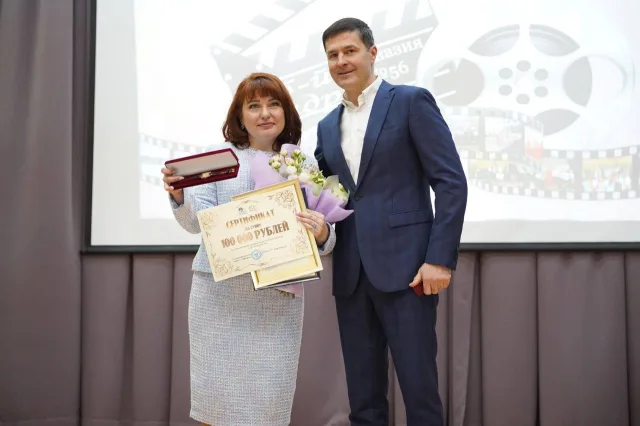 Владимир Волков поздравил коллектив гимназии №56 поселка Люберец с 85-летием