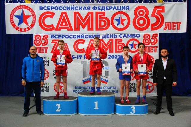 Двадцать медалей завоевали самбисты из Люберец на Открытом первенстве округа