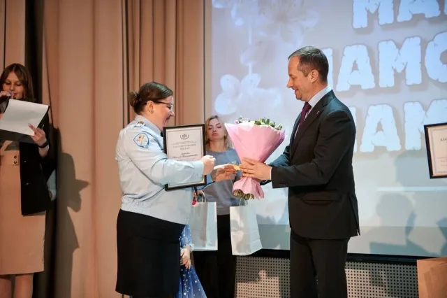 Роман Терюшков: «Мамы в нашей стране воспитывают детей, сохраняя традиционные ценности российского общества»