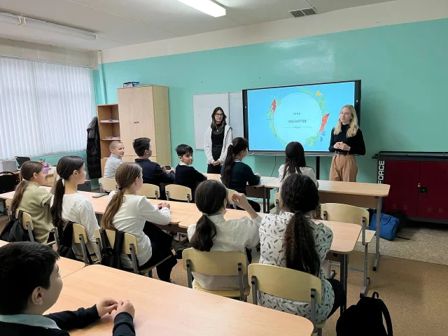 Активисты Люберец провели экологическую акцию для учеников