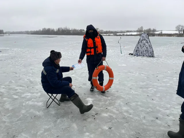 Спасатели во время рейдов в Люберцах о рисках ловли рыбы на льду