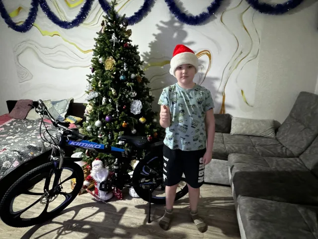 Владимир Волков исполнил новогоднее желание мальчика, подарил ему велосипед