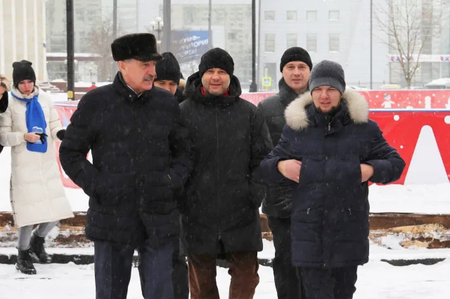 Депутаты Люберец проверили работу Центрального ледового катка в округе