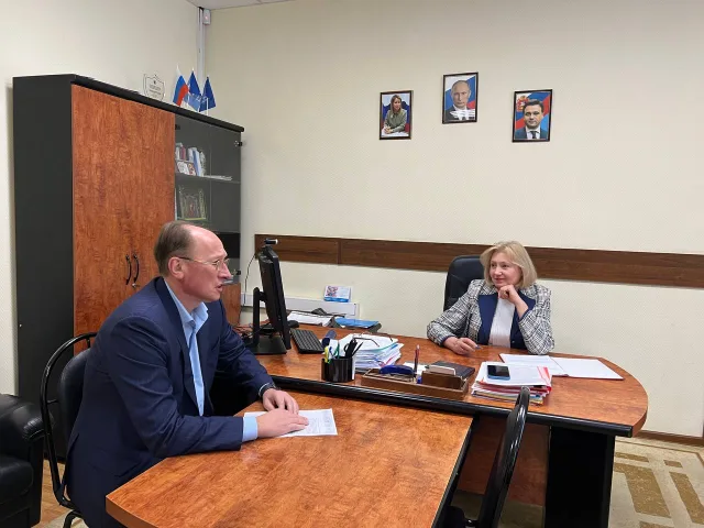 Депутат Мособлдумы обсудил в управлении соцразвития защиту прав сына бойца СВО из Люберец