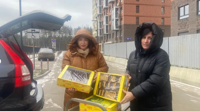 Порядка полтонны гумпомощи и автомобиль передали жители Люберец в зону СВО в январе