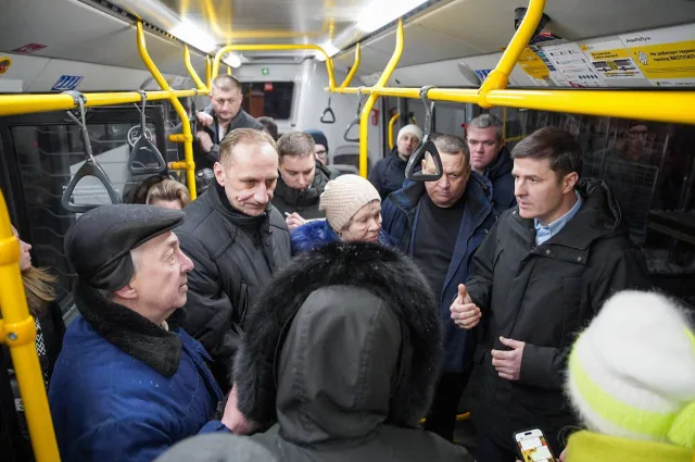 Владимир Волков провел встречу с жителями в формате выездной администрации в деревне Люберец