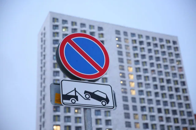 Более 55 предупреждающих знаков установили на дорогах и во дворах Люберец