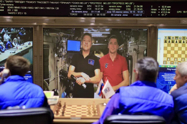 В Королёве «Единая Россия» провела космический турнир по шахматам «Vыше только Zвёзды» с Сергеем Карякиным