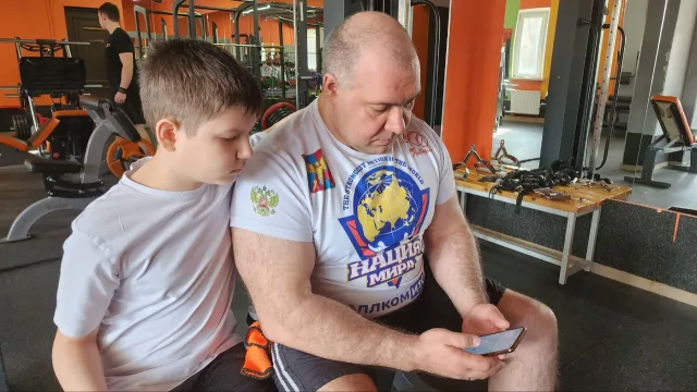 Атлет из Люберец проголосовал за президента России в режиме онлайн из спортзала