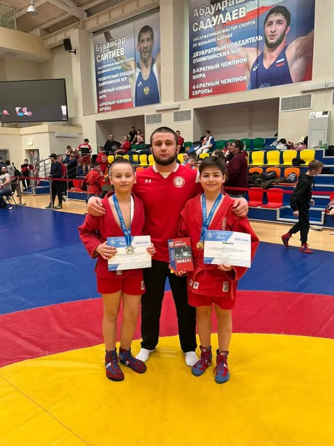 Самбисты из Люберец завоевали пять медалей на межрегиональном турнире